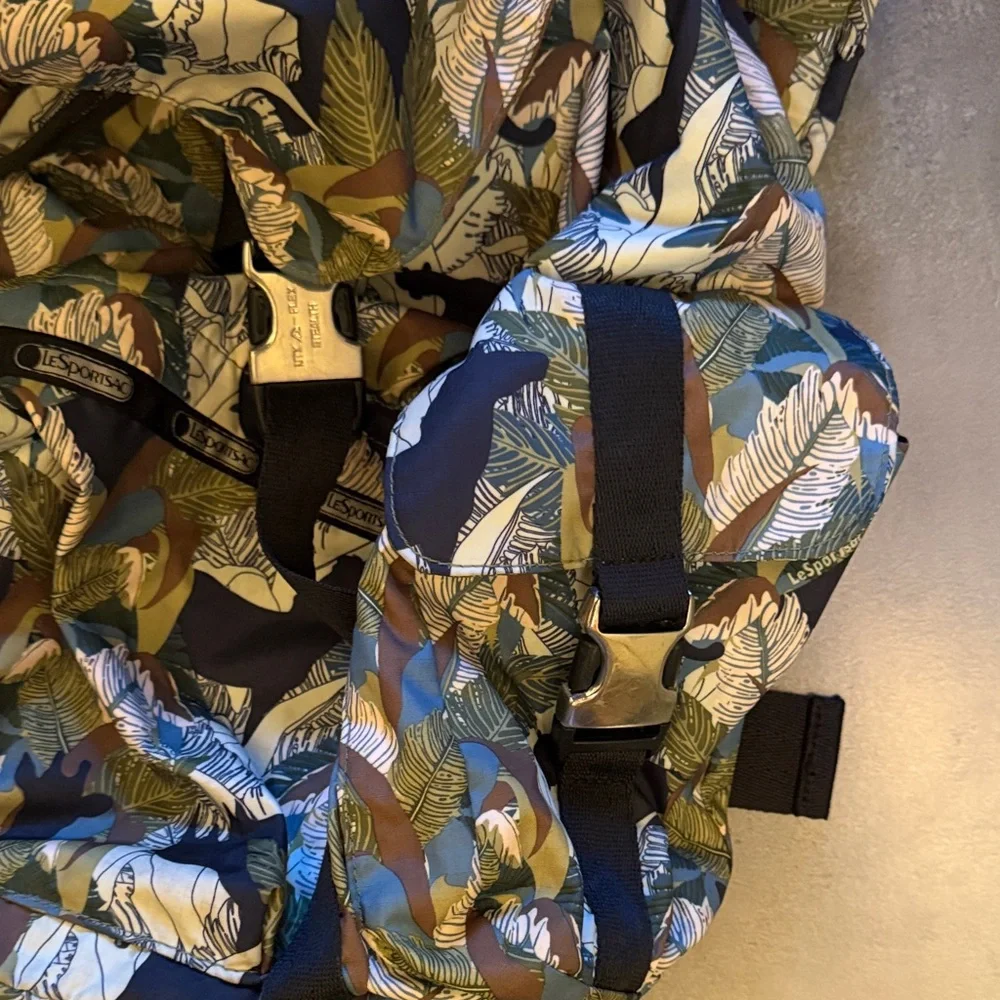 Floral Patterned Backpack - Picture 3 of 4